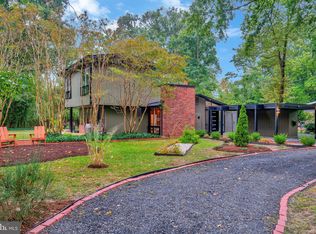 1939 Marthas Rd, Alexandria, VA 22307