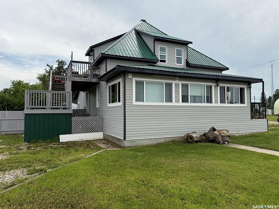1st image of 707 Railway AVENUE