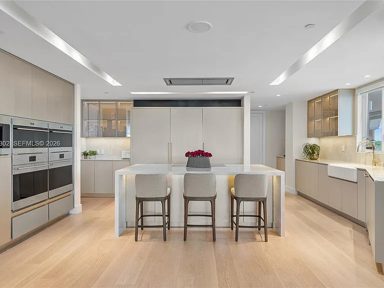 5242 Fisher Island Dr #5242 — Photo 7