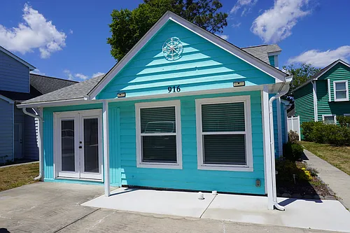 916 Emanon St Photo 1