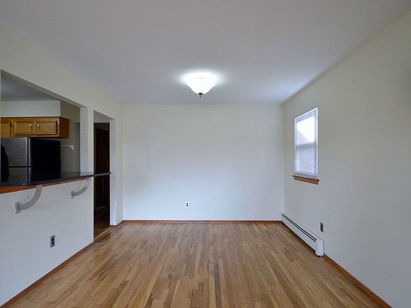 5th image of 8 Cody Ave