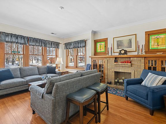 3rd image of 4957 N Lowell Ave