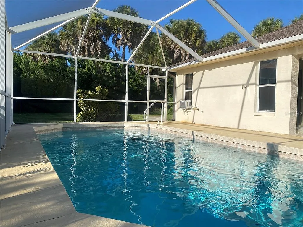 3 bed, 2.0 bath, 1465 sqft, $2,700 — Photo 2