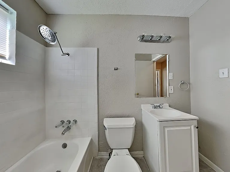 2225 Janice St — Photo 14