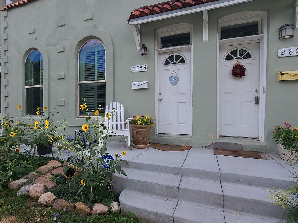 Front of place. Rental on the left.