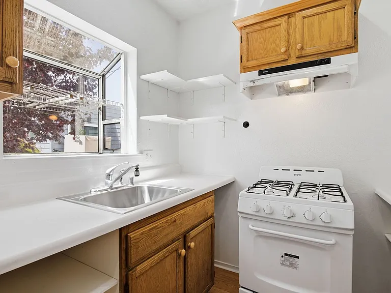 3553 Mission St #C — Photo 6
