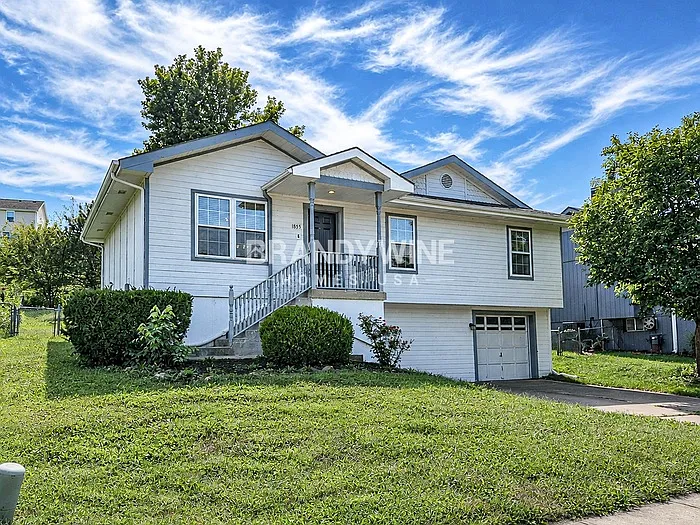 3 bed, 3.0 bath, 1644 sqft, $2,260 — Photo 2