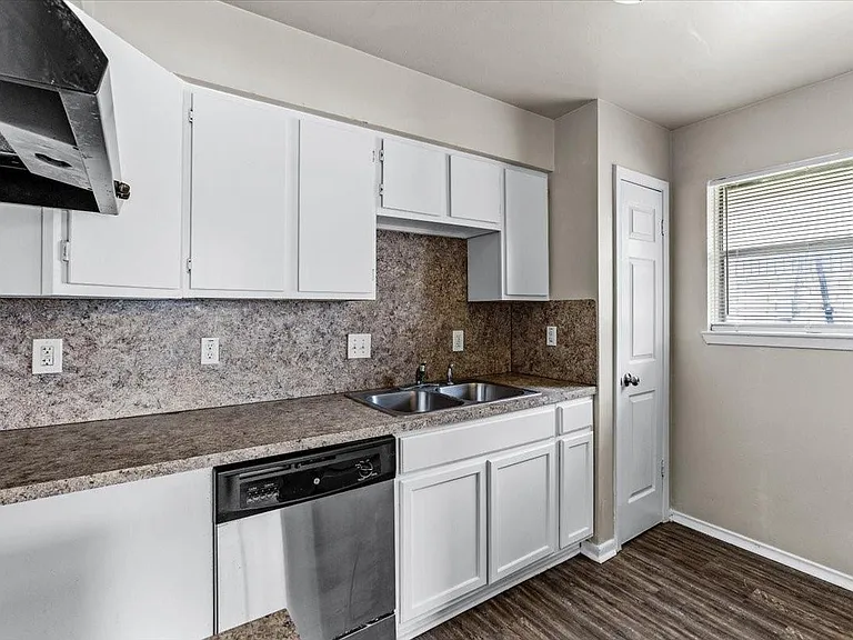6414 Heatherbloom Dr — Photo 12
