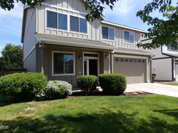 2885 SW Juniper Ave, Redmond, OR 97756