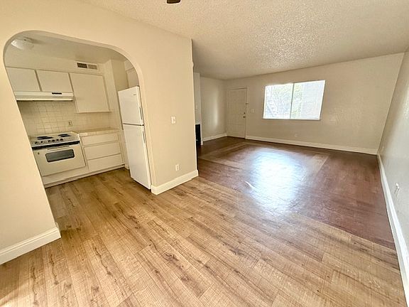 4th image of 2029 W Shields Ave #102