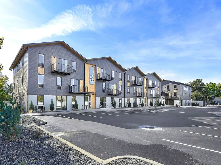 Veazey Park Apartments — Photo 5