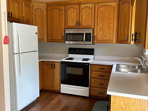 4th image of 2375 Westwood Dr