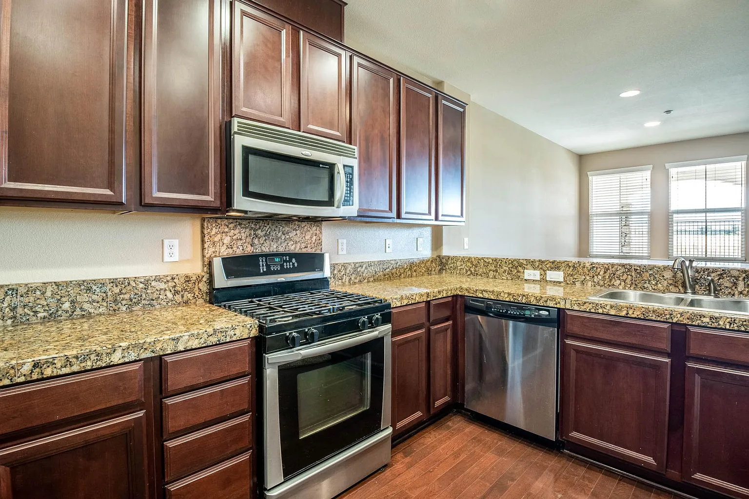 1502 Hudson Cir photo 1
