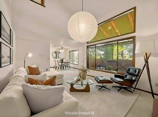 8946 SW Fairview Pl, Tigard, OR 97223