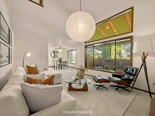 8949 SW Fairview Pl, Portland, OR 97223