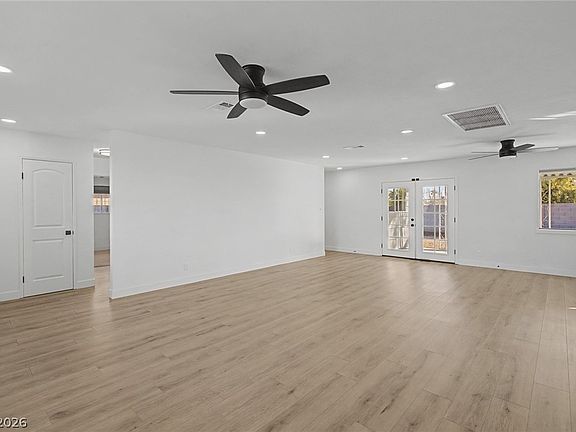 4th image of 1009 Alan Shepard St