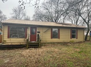 2826 W Olive St, Springfield, MO 65802