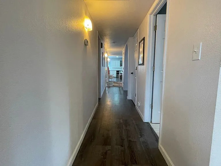 2046 Piccadilly Ln — Photo 6