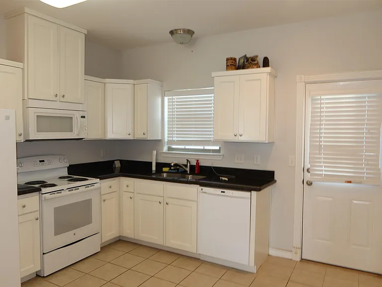 602 Basswood Dr #201 — Photo 5