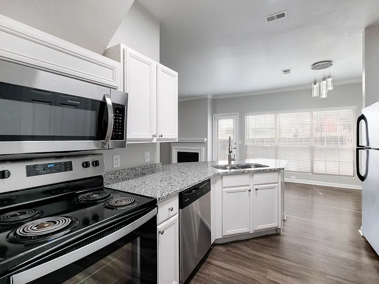 Castle Hills Townhomes — Photo 2