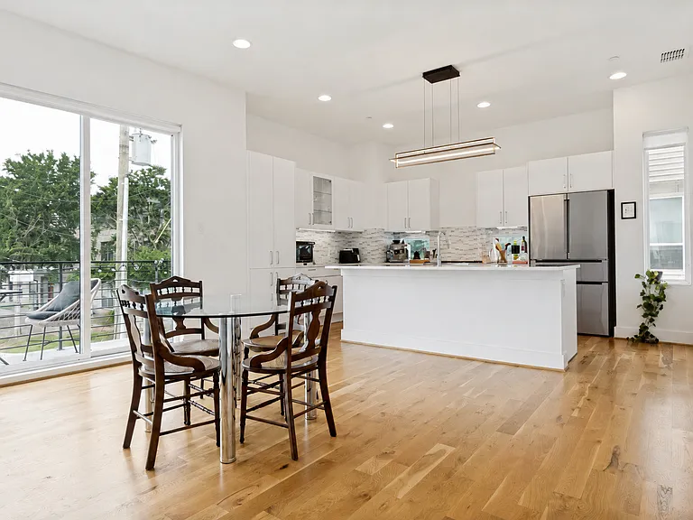 1952 Kearney Ct — Photo 10