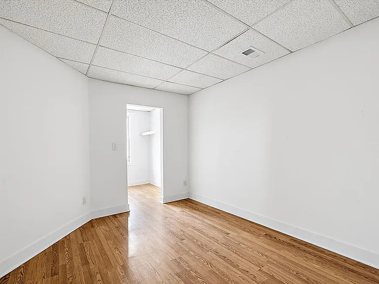 113 S Saginaw St #B — Photo 6