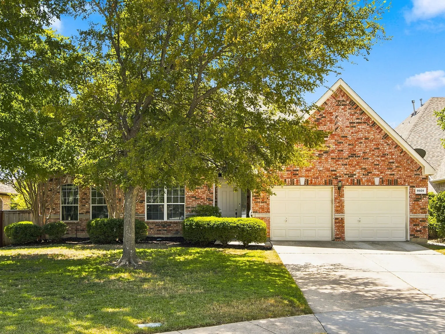 4 bed, 2.5 bath, 2757 sqft, $3,100 — Photo 4