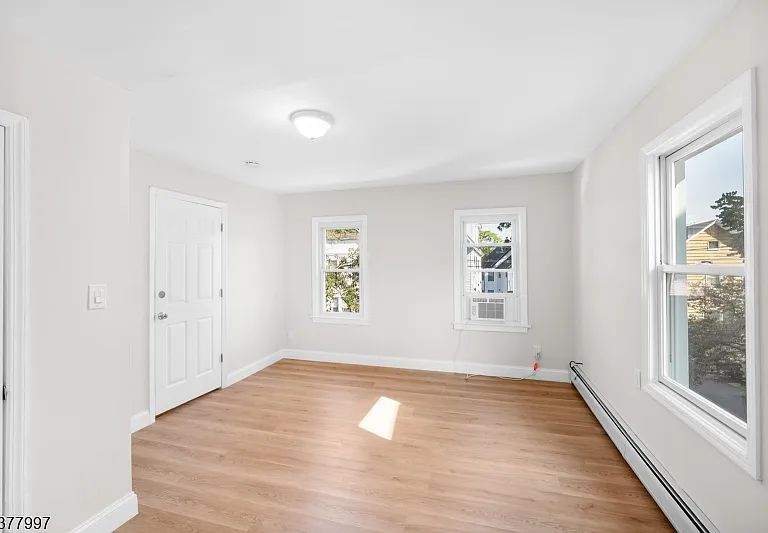 16 New St #2 — Photo 12