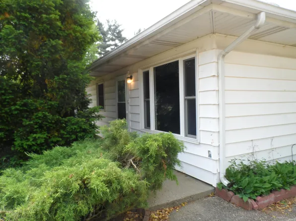 19490 Staffordshire Dr, South Bend, IN 46637