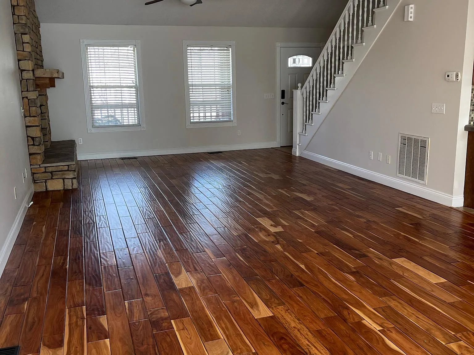 3 bed, 2134 sqft, $2,100 — Photo 2