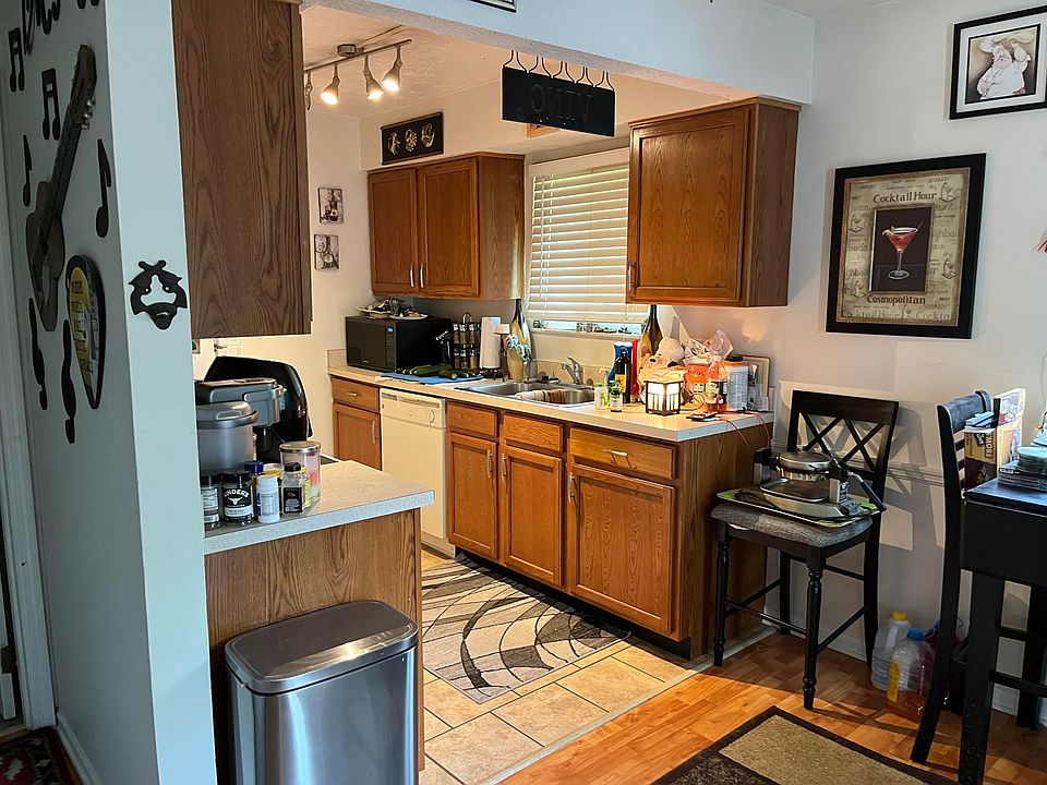 2nd image of 2121 Lynbridge Dr
