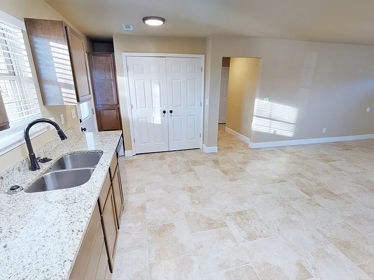 806 Brook Dr — Photo 7
