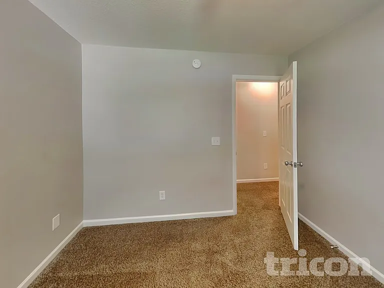 711 Archers Ln — Photo 9