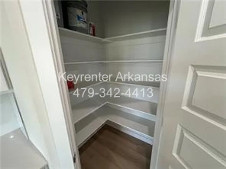 4808 Planetree St — Photo 6