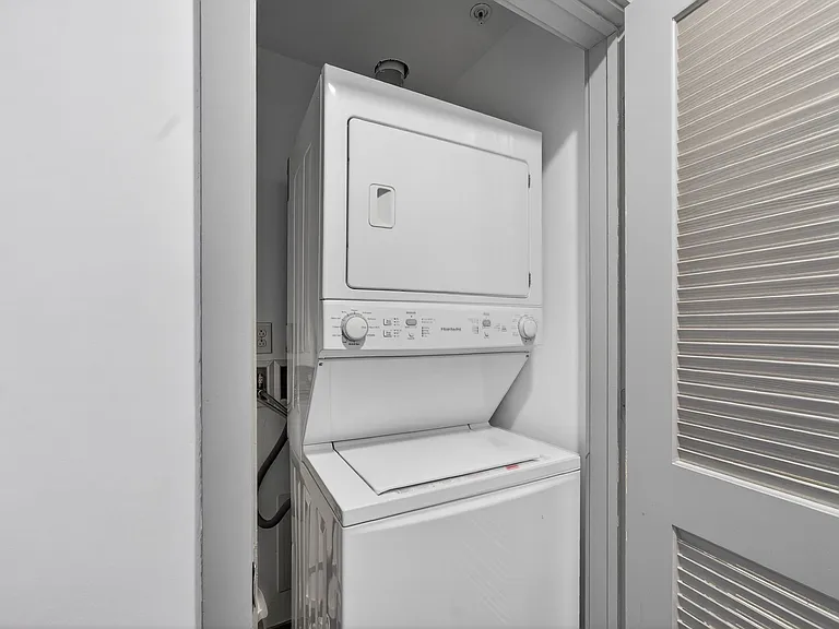 400 Herron Dr #21 — Photo 13