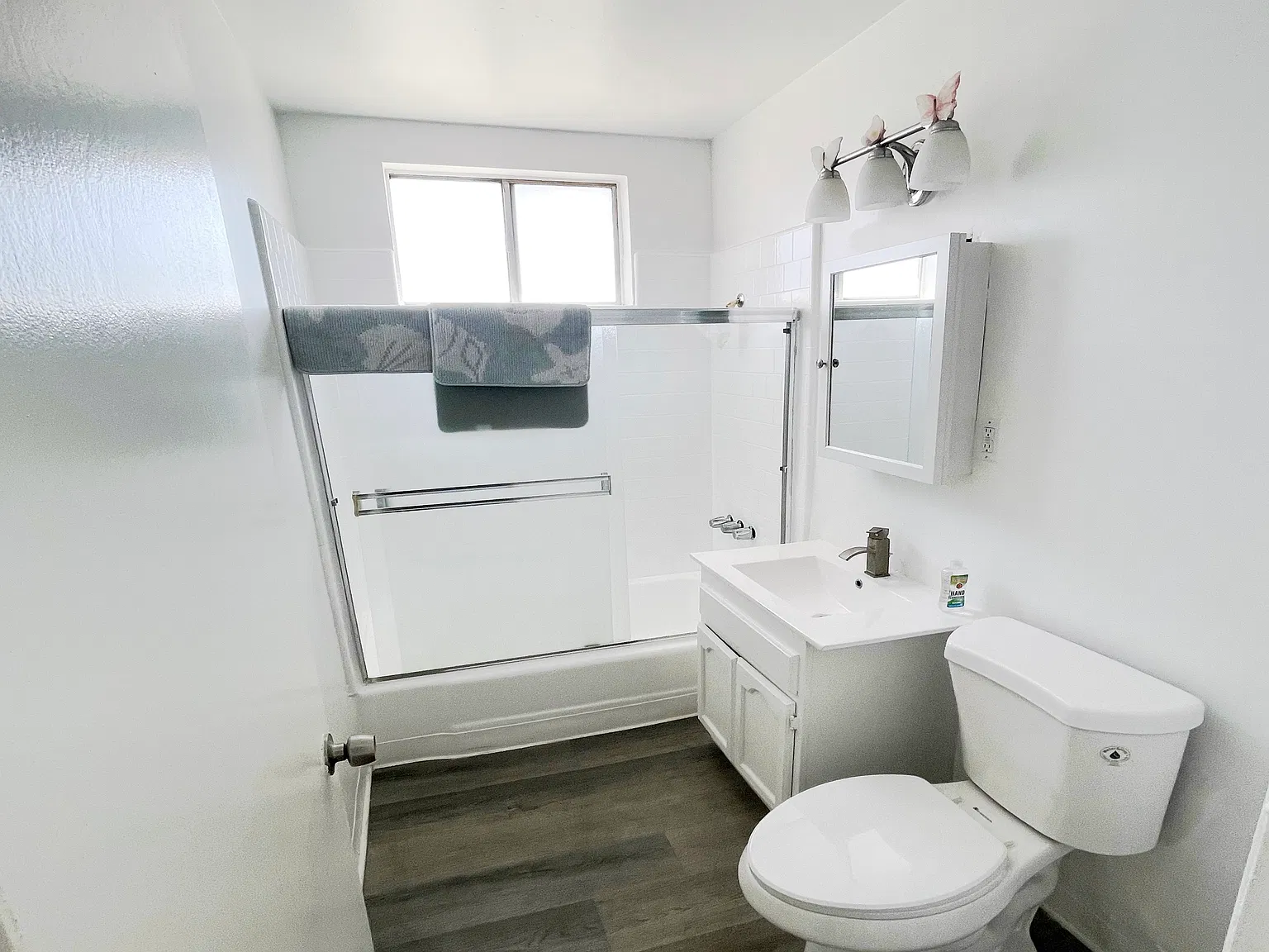 2 bed, 1000 sqft, $2,200 — Photo 2