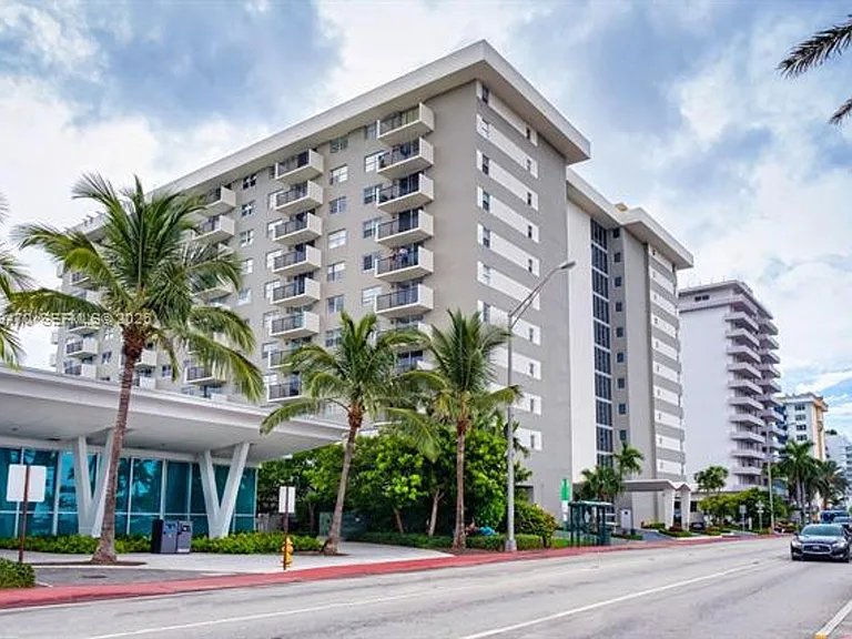 9273 Collins Avenue Cu #212 — Photo 3