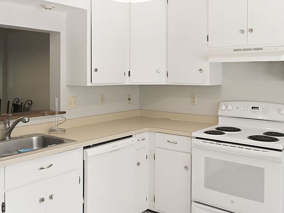 4th image of 124 Blithe Ct