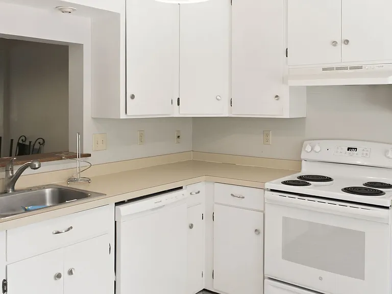 124 Blithe Ct — Photo 4