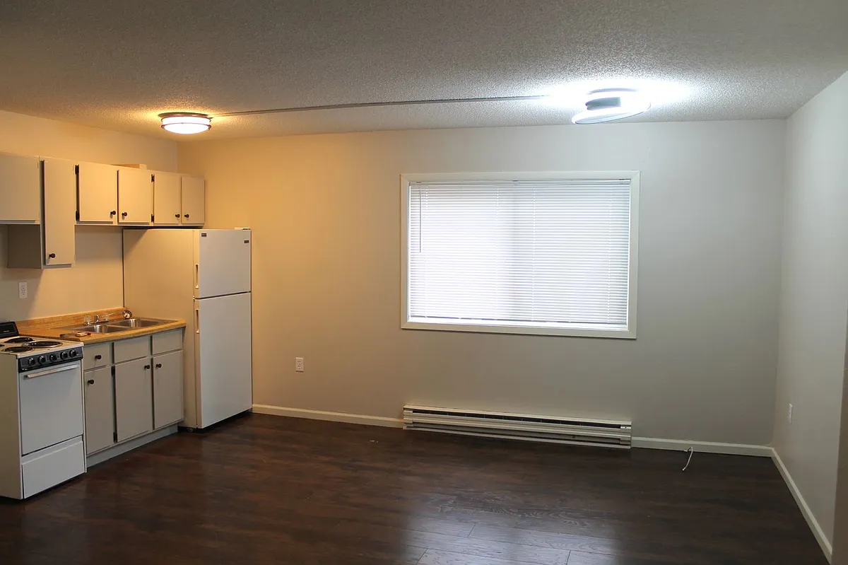 Building Photo - 1526 E Superior St #3