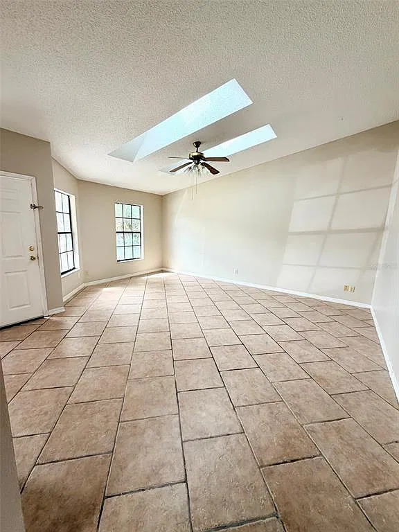 2 bed, 2.0 bath, 1077 sqft, $1,650 — Photo 3