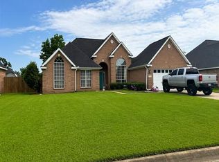 7681 Clearview Ln, Lumberton, TX 77657
