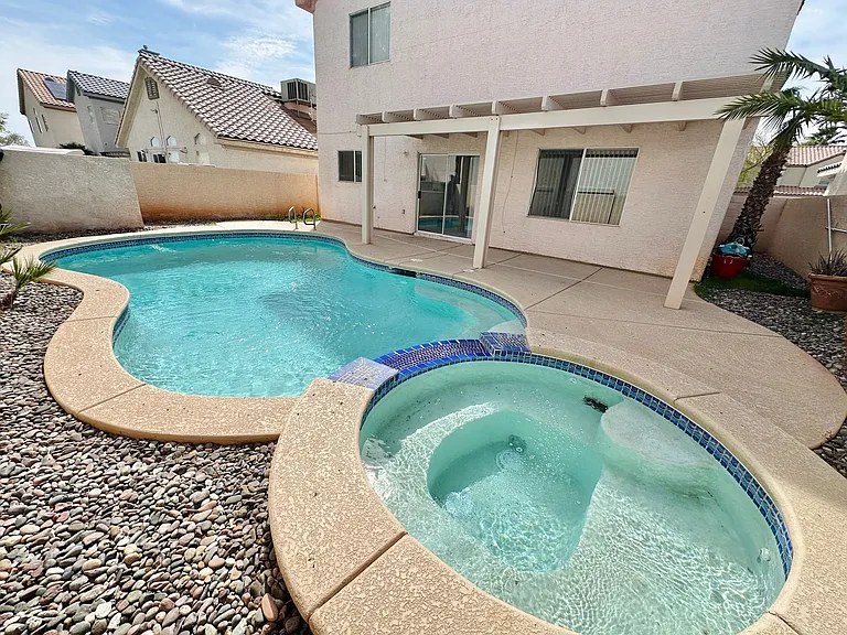 7216 Winding Creek Dr — Photo 3