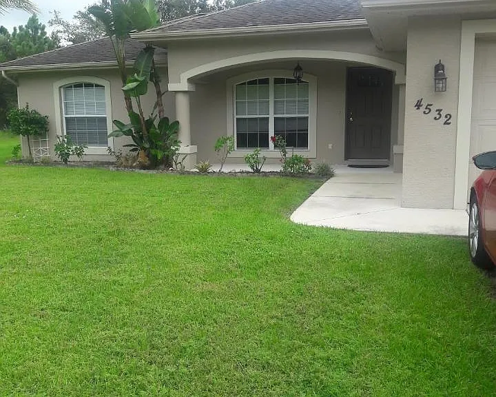 4532 Heyward St — Photo 2