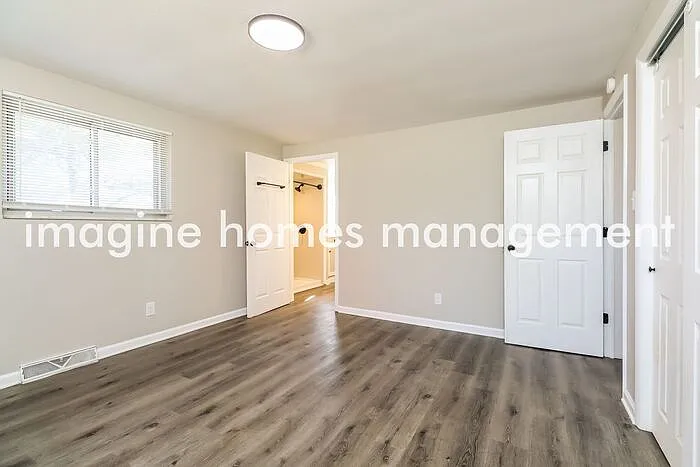 229 Marion Dr — Photo 6