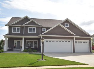 1279 Northview Dr, Oconomowoc, WI 53066