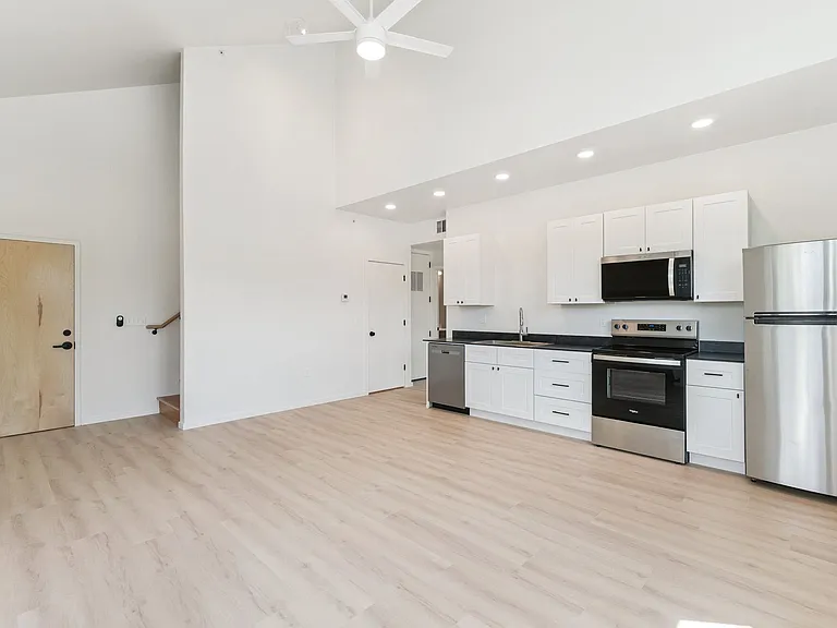 1540 NW 30th St — Photo 13