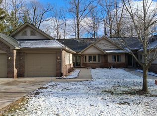 21338 Mulberry Ct #52, Farmington, MI 48336