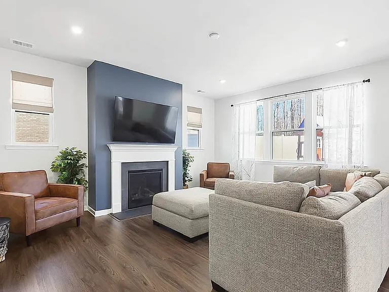 5108 Kinsbridge Dr — Photo 2