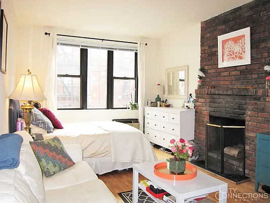 Rented by City Connections Realty | media 18